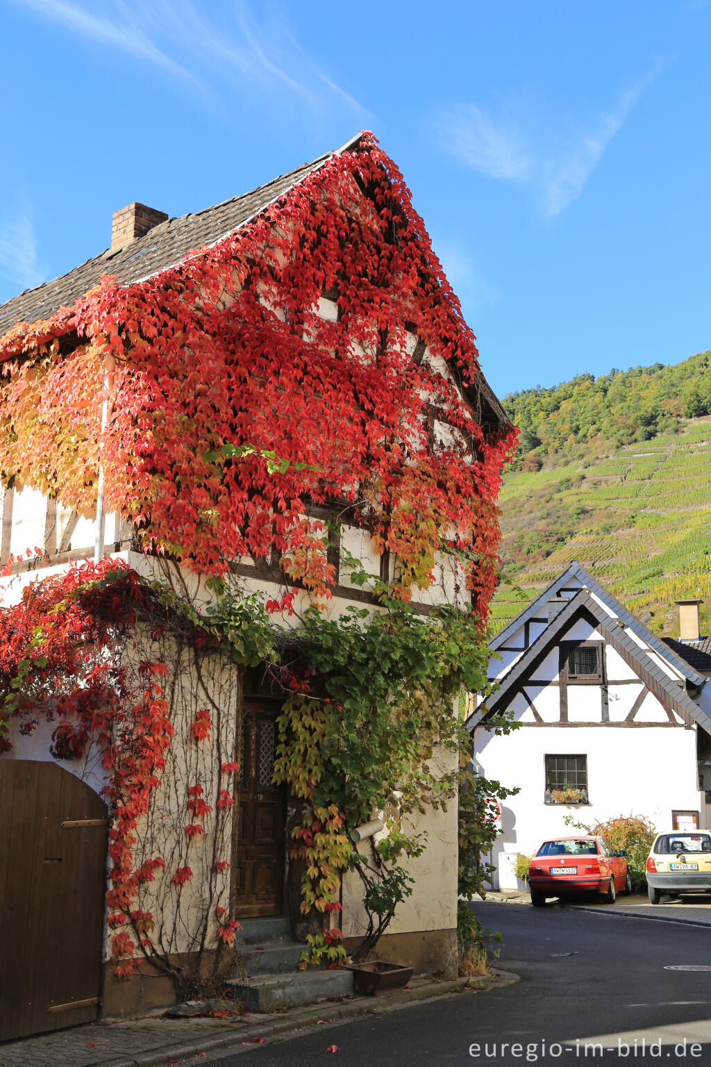 Detailansicht von Rotweinwanderweg im Ahrtal von Dernau nach Mayschoss