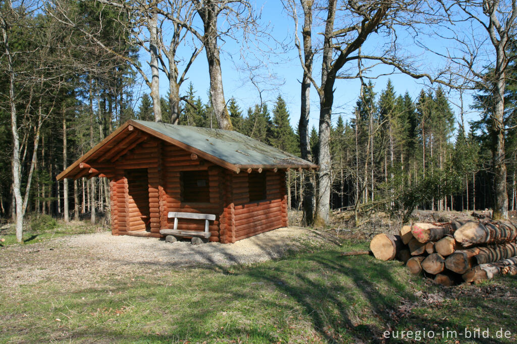 Detailansicht von Schutzhütte beim Reinartzhof im Osthertogenwald