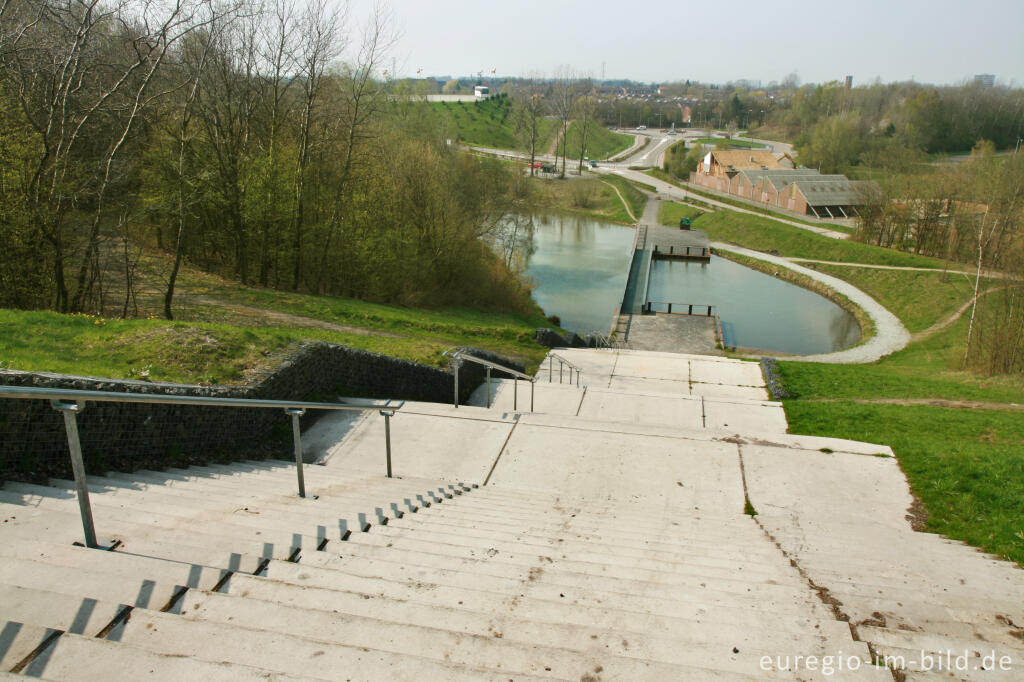 Detailansicht von See und Treppe, Wilhelminaberg im Park Gravenrode