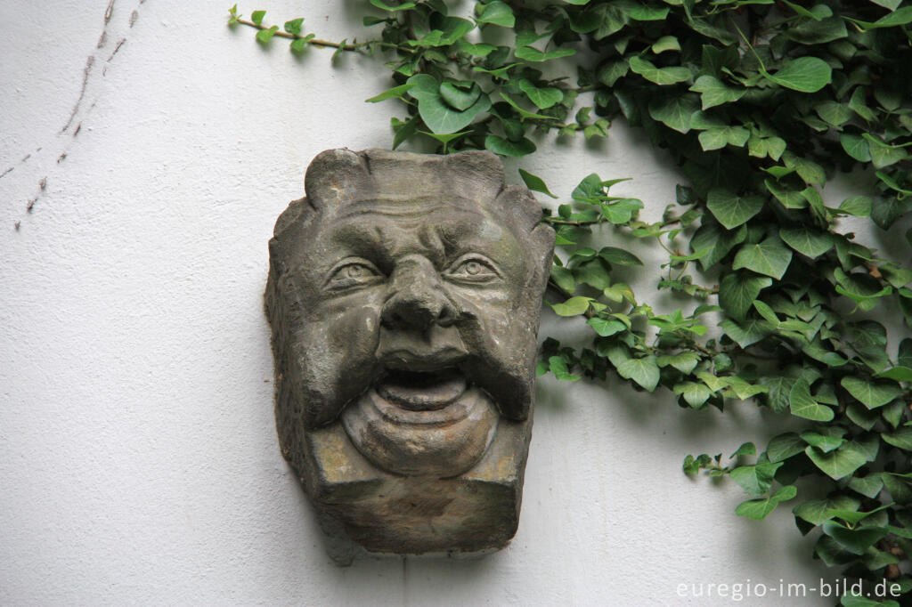 Detailansicht von Skulptur im Garten des Deutsch-Französischen Kulturinstituts in Aachen