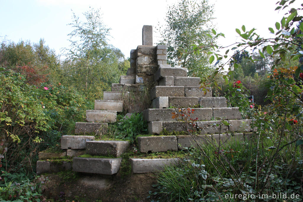 Detailansicht von Skulptur im Rosengarten,  Hortus Dialogus