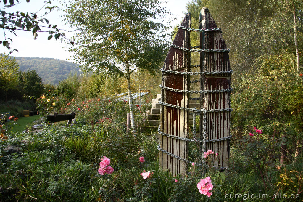 Detailansicht von Skulptur "Monolog" im Rosengarten, Hortus Dialogus