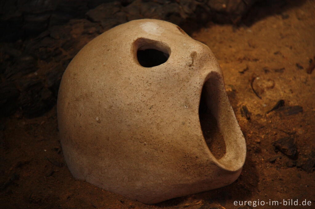 Detailansicht von Skulpturen im Hospizgarten des Hortus Dialogus