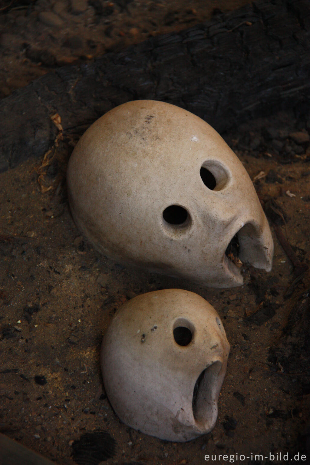 Detailansicht von Skulpturen im Hospizgarten des Hortus Dialogus