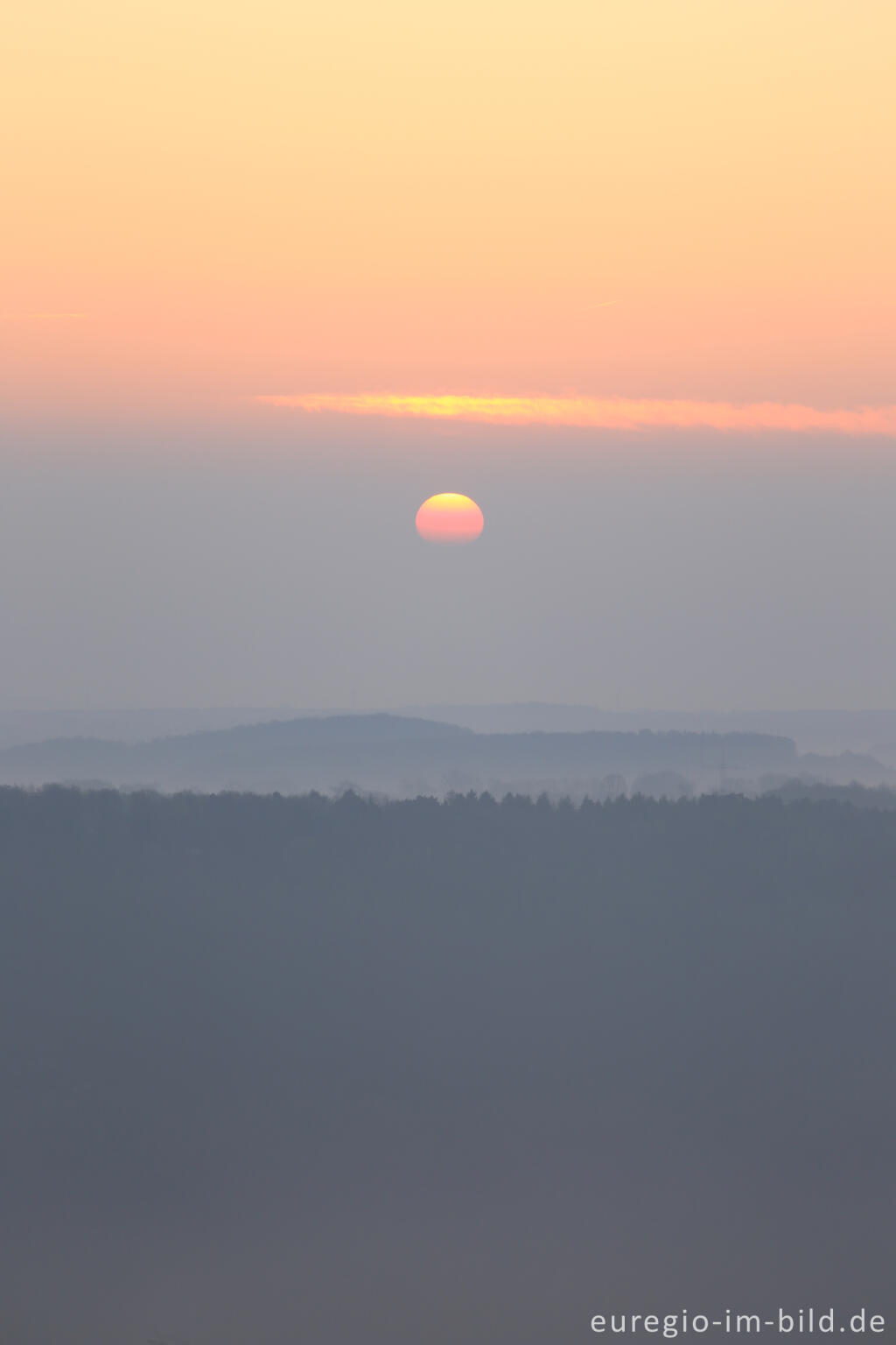 Detailansicht von Sonnenaufgang auf dem Burgberg bei Bergstein