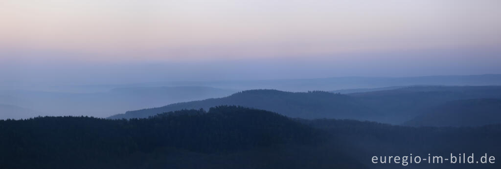 Detailansicht von Sonnenaufgang auf dem Burgberg bei Bergstein