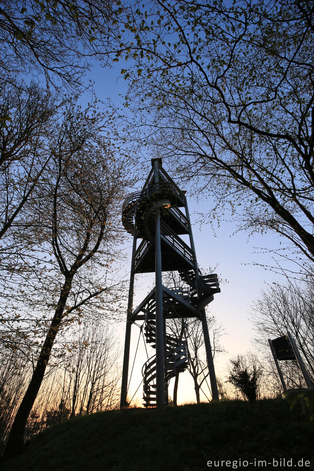 Detailansicht von Sonnenaufgang auf dem Burgberg bei Bergstein