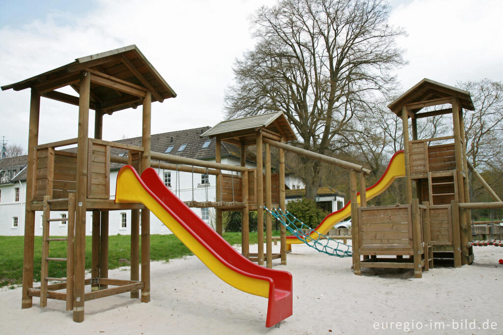 Detailansicht von Spielplatz im Wurmtal bei Würselen, Alte Mühle (Restaurant + Straßenname)