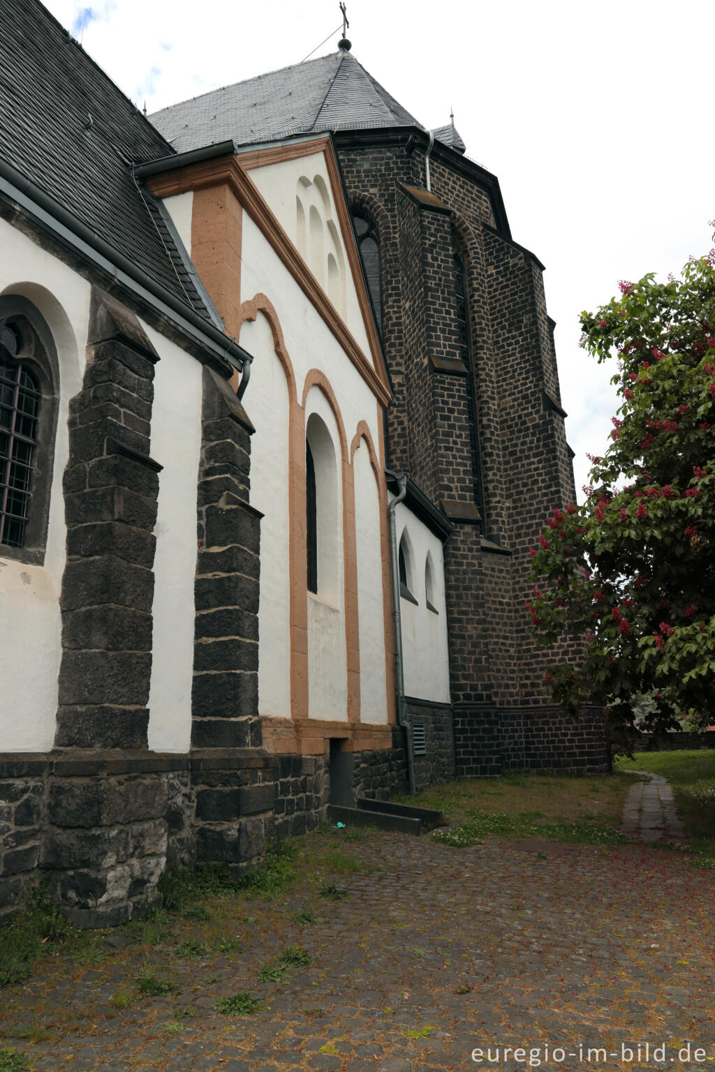 Detailansicht von St. Cyriakus in Niedermendig