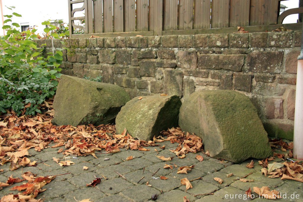 Detailansicht von Steinblöcke der römischen Langmauer in Zemmer