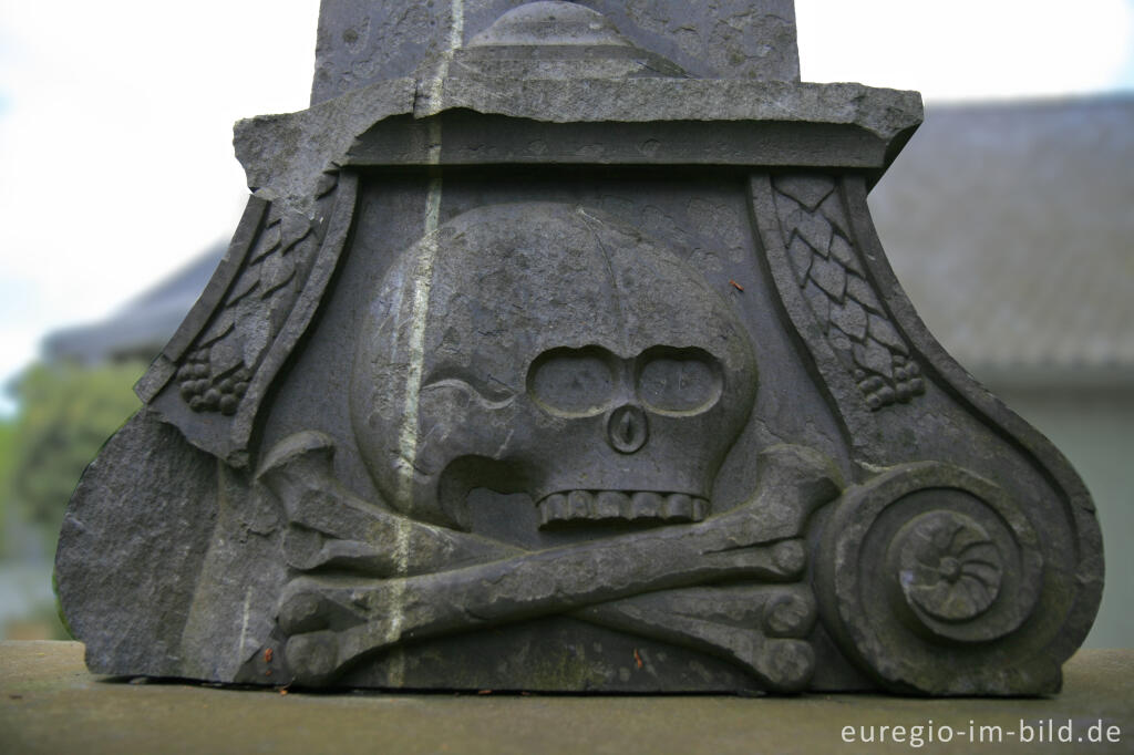 Detailansicht von Steinkreuz bei der Marienkapelle, Roetgen, Nordeifel