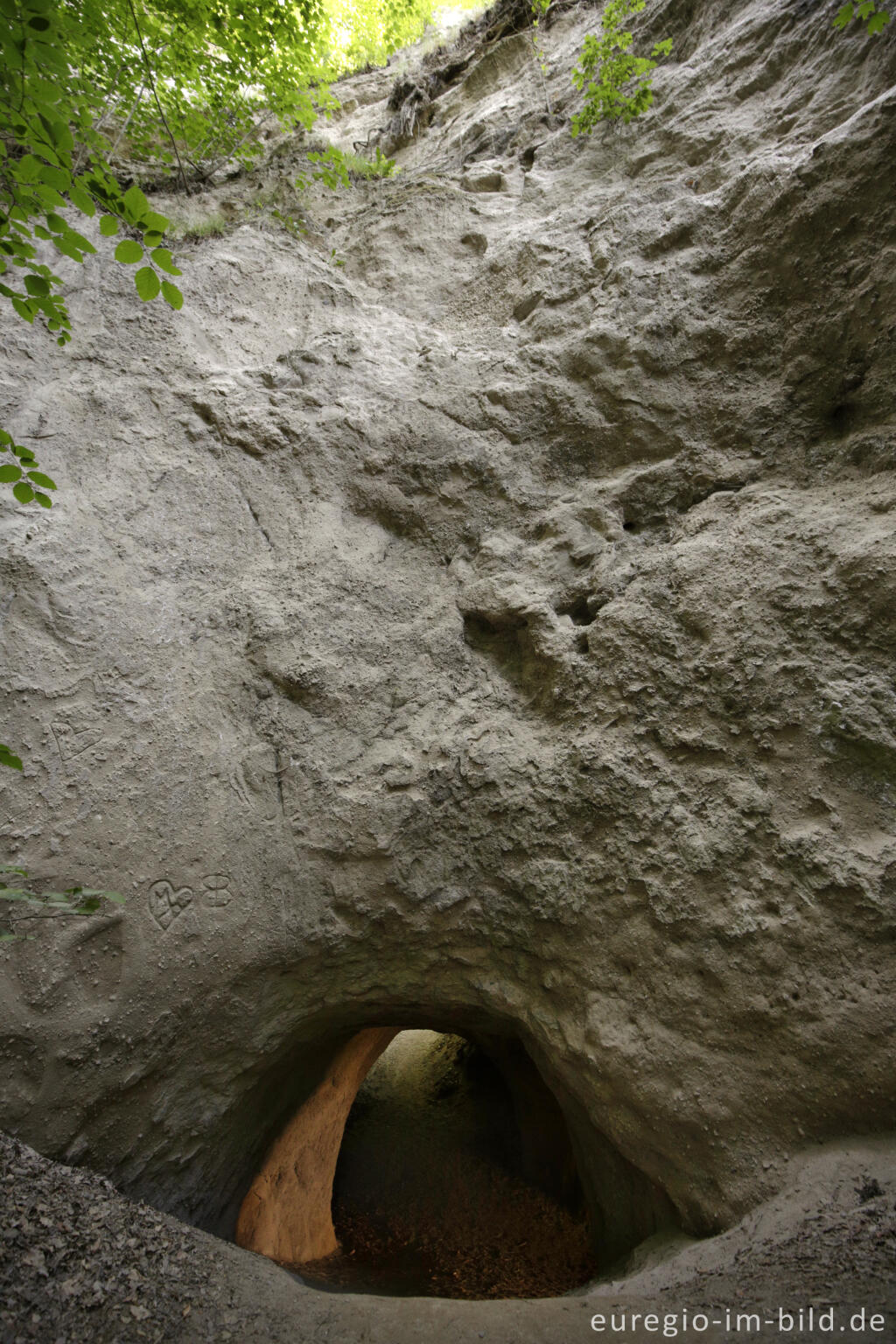 Detailansicht von Trass, Brohltal, Vulkaneifel, Trasshöhlen, vulkanisch, Höhlen, Höhlen- und Schluchtensteig, Wanderwege, Brohl,