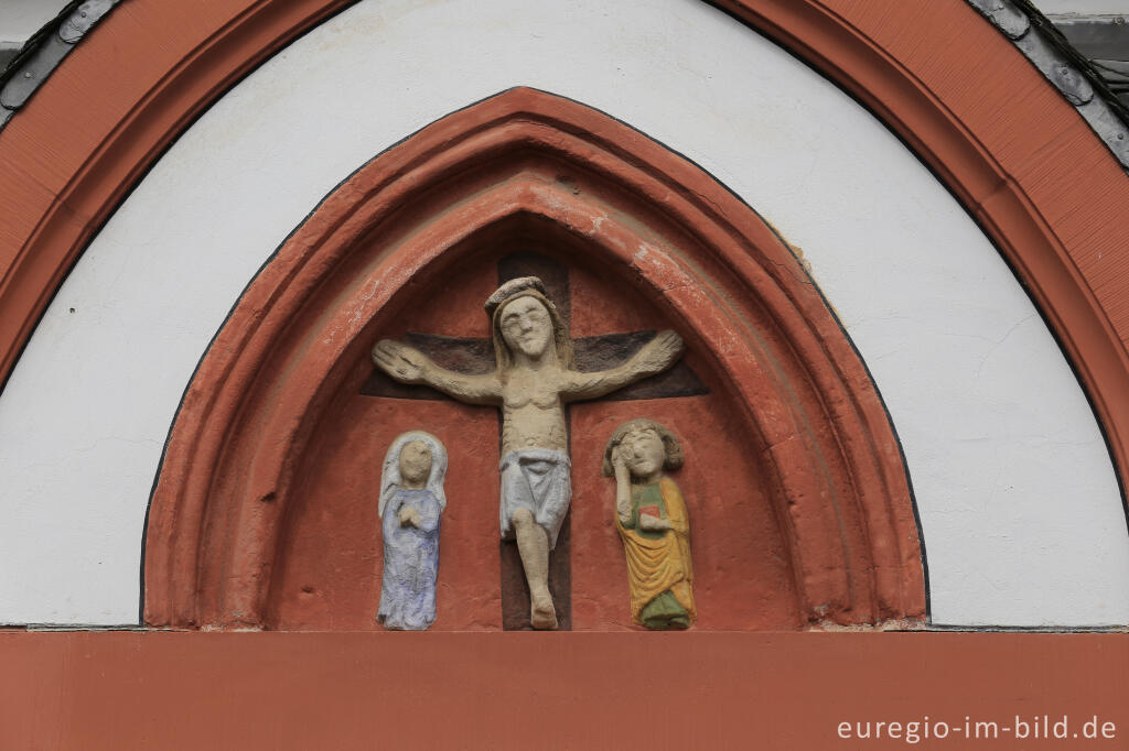 Detailansicht von Tympanon der Pfarrkirche St. Nikolaus in Neuerburg