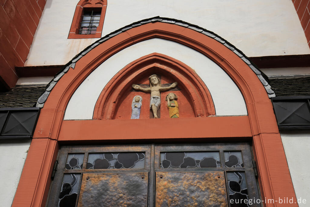 Detailansicht von Tympanon der Pfarrkirche St. Nikolaus in Neuerburg