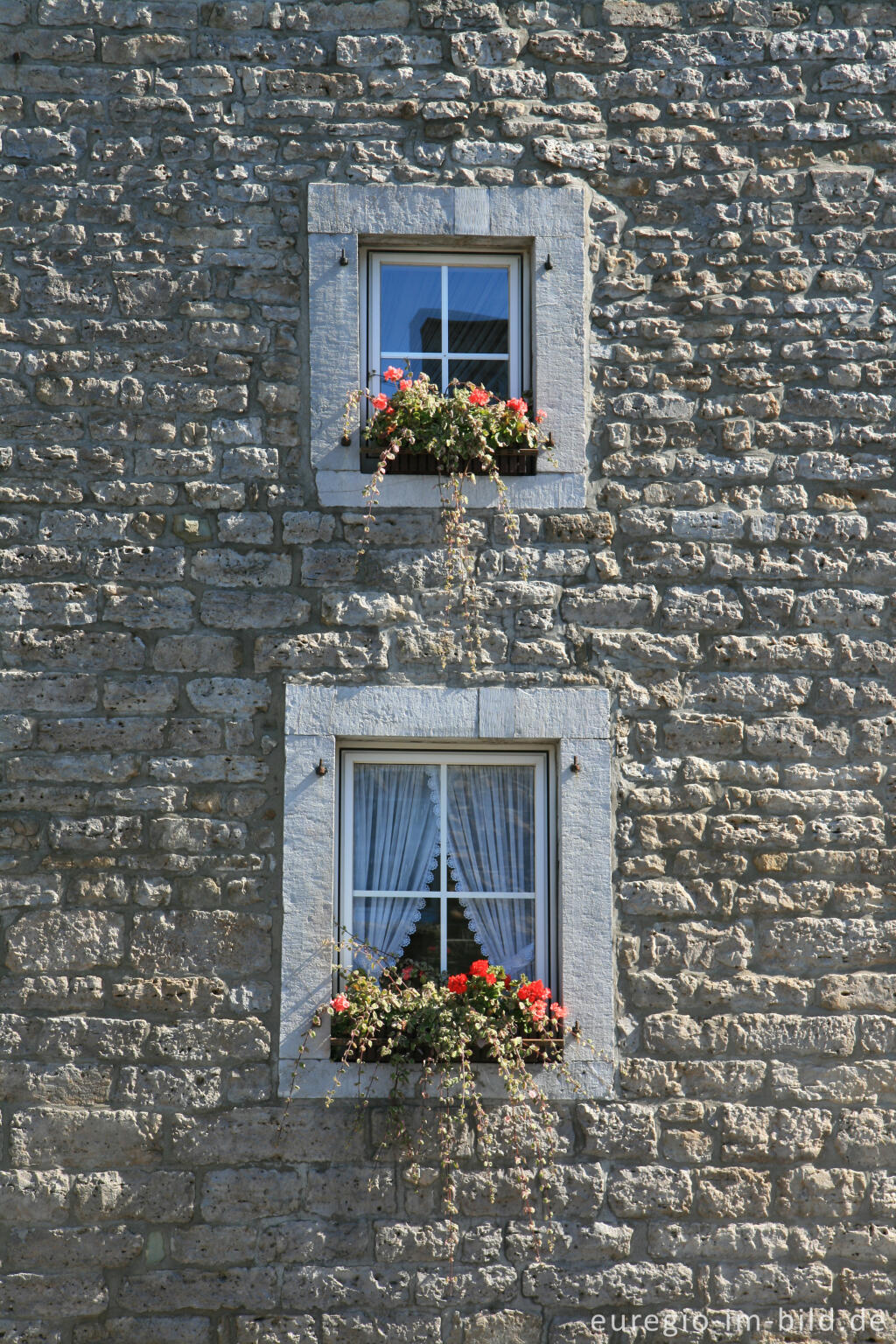 Detailansicht von typisches Bruchsteinhaus, Vennstraße, Venwegen, Nordeifel 