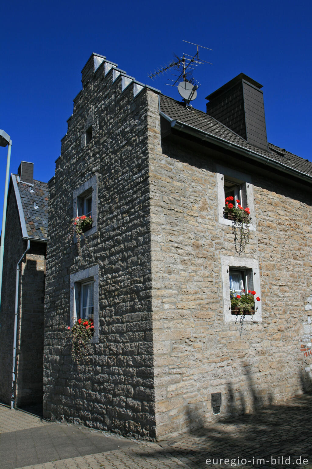 Detailansicht von typisches Bruchsteinhaus, Vennstraße, Venwegen, Nordeifel 