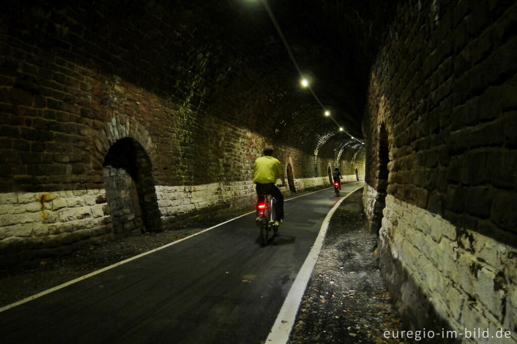 Detailansicht von Vennbahn-Radweg im Lommersweiler Tunnel, Tal der Braunlauf