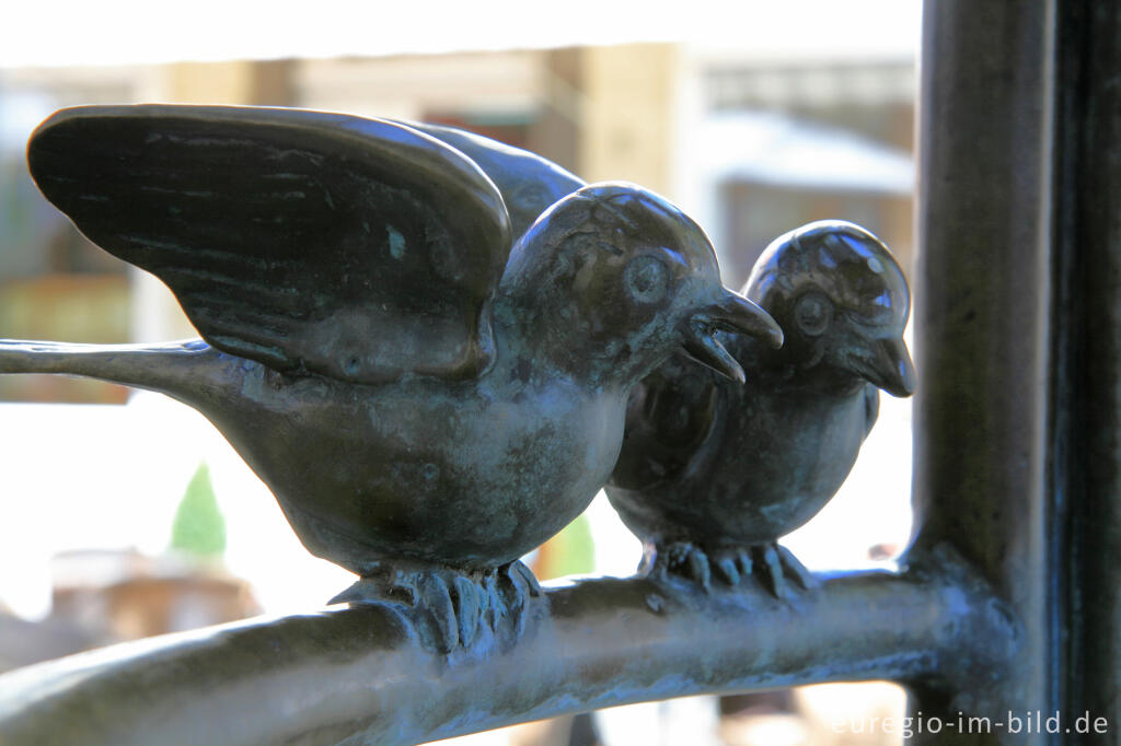 Detailansicht von Vogelbrunnen oder Möschebrunnen, Münsterplatz, Aachen