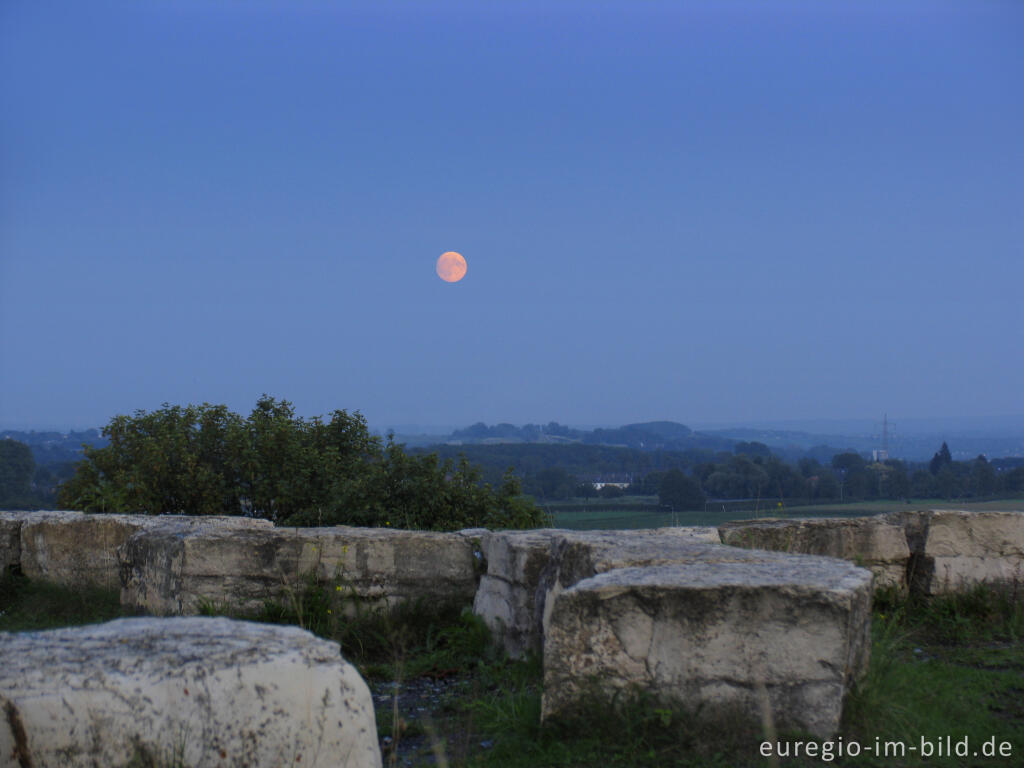 Detailansicht von Vollmond auf der Halde Wilsberg, Herzogenrath-Kohlscheid