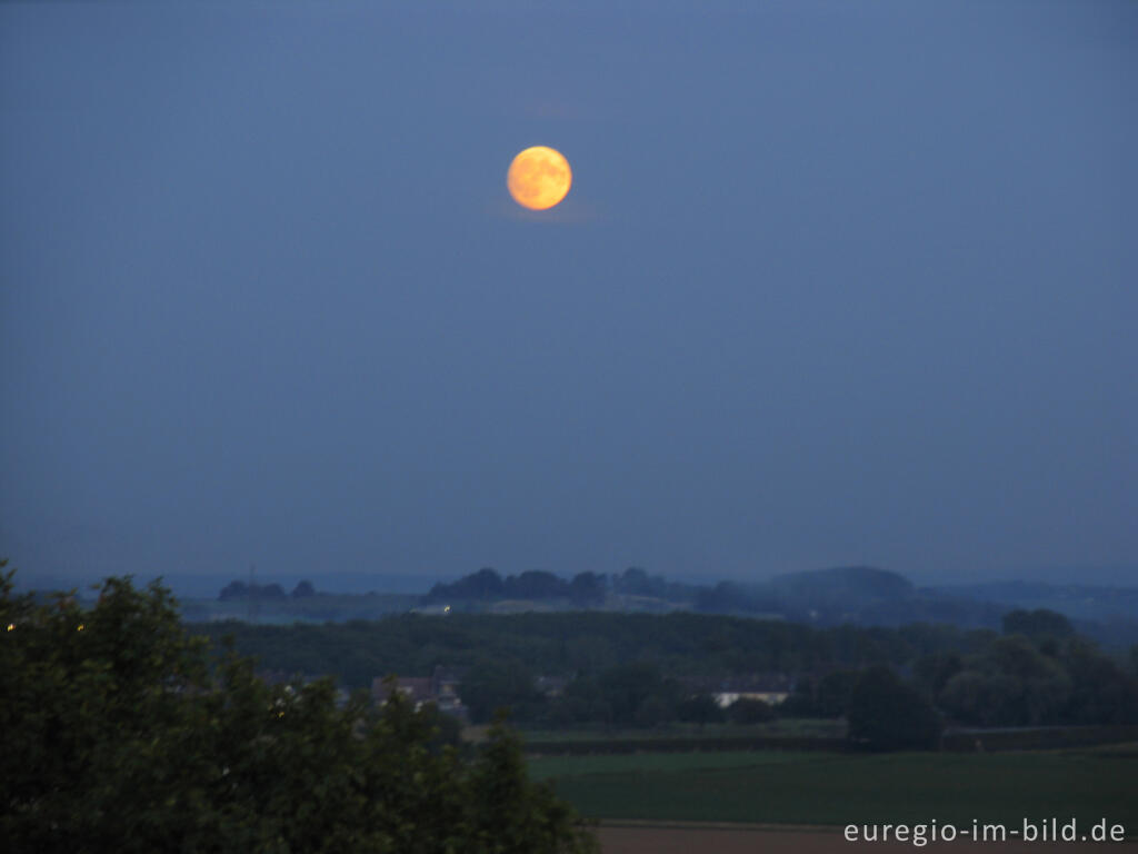 Detailansicht von Vollmond auf der Halde Wilsberg, Herzogenrath-Kohlscheid