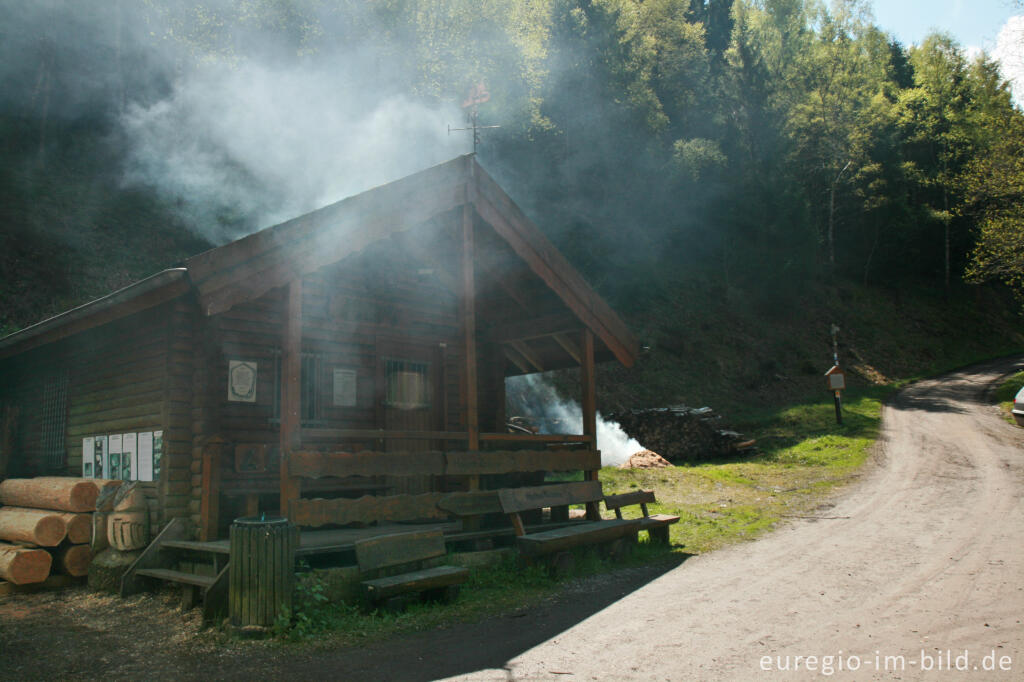 Detailansicht von Waldmuseum mit Kohlemeiler im Rohrener Wald