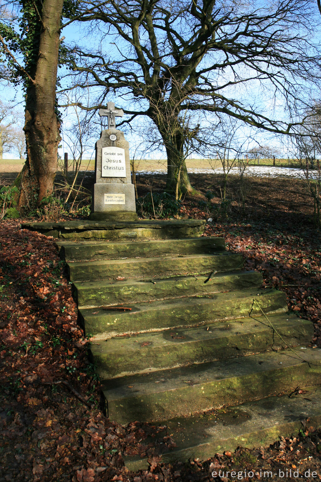 Detailansicht von Wegekreuz im Unteren Broichbachtal südlich von Noppenberg