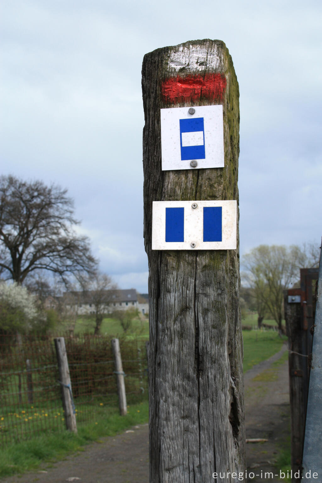 Detailansicht von Wegmarkierung auf der Via Gulia