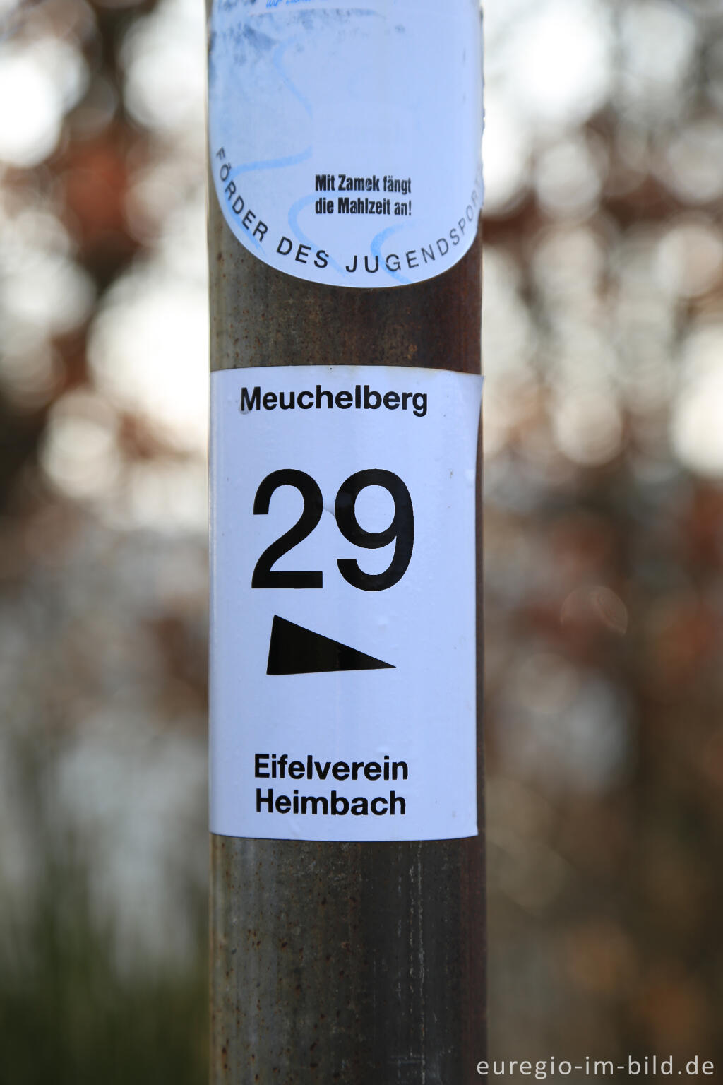 Detailansicht von Wegmarkierung, Meuchelberg bei Heimbach