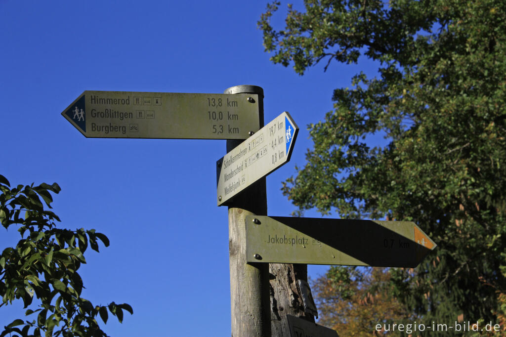 Detailansicht von Wegweiser im Tal der Lieser