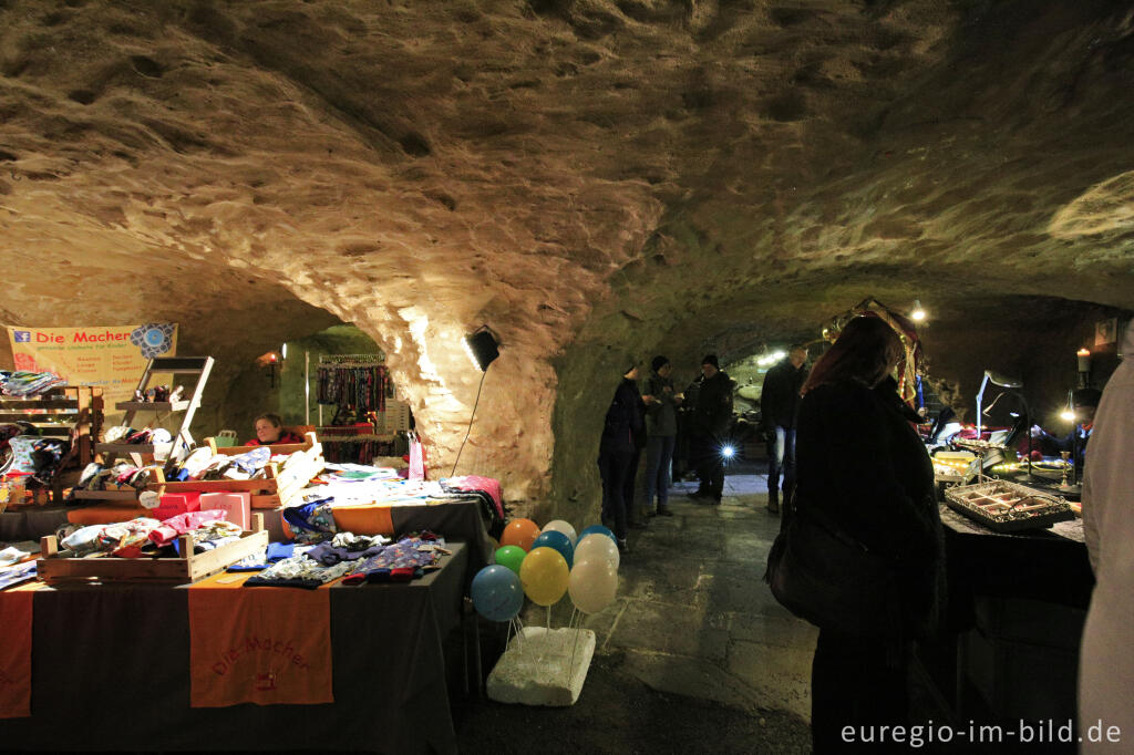 Detailansicht von Weihnachtsmarkt in den Gewölben der Burg von Reifferscheid, Gemeinde Hellenthal