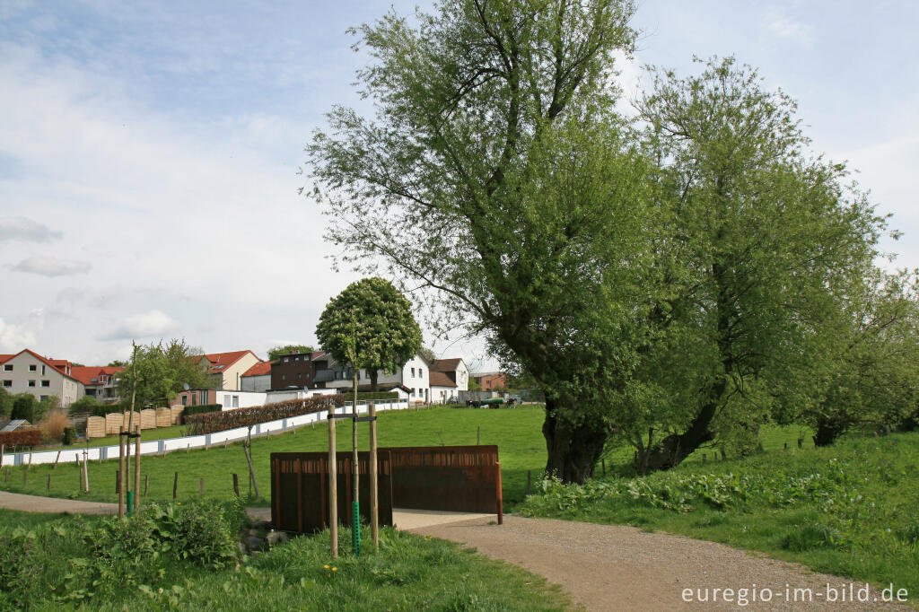 Detailansicht von Weißen Weg zwischen Wilsberg und Ürsfeld, Blick auf Wilsberg (Kohlscheid)