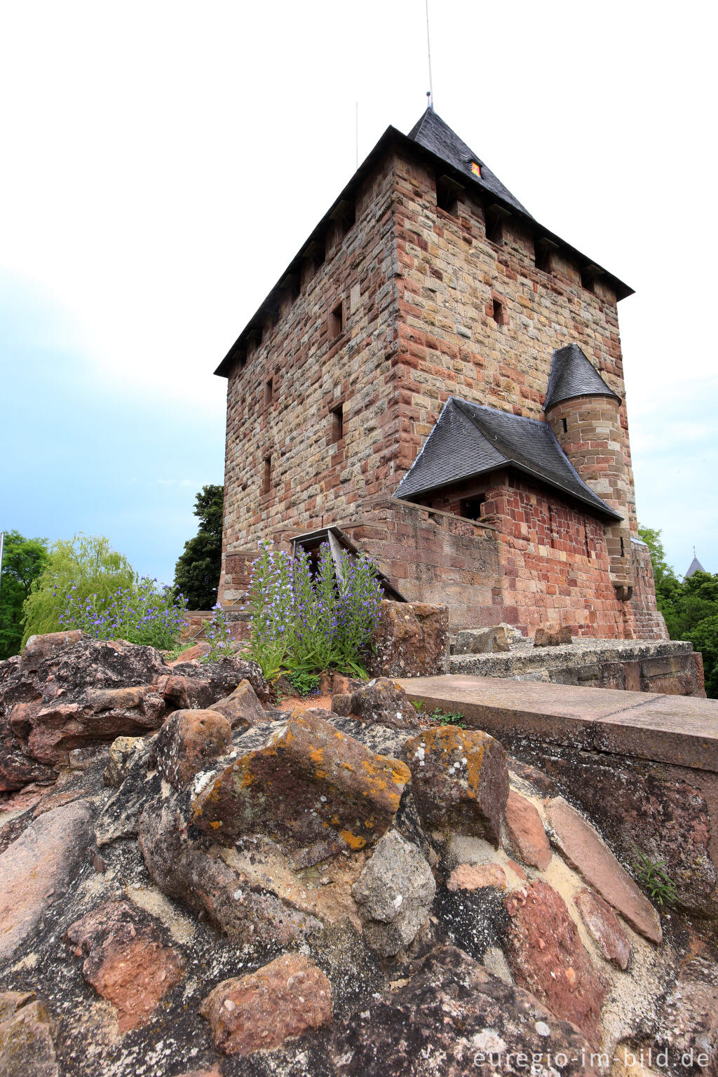 Detailansicht von Wohnturm der Burg Nideggen