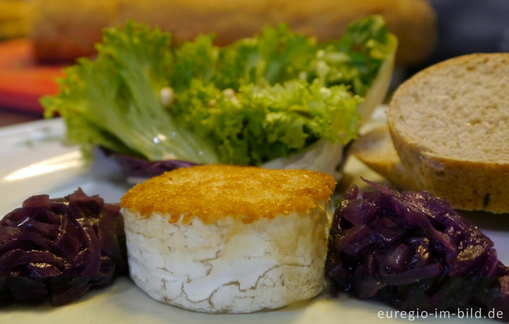 Zubereitung Ziegenkäse mit Zwiebelmus