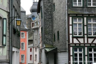 Alte Hausfassaden in Monschau, Rureifel