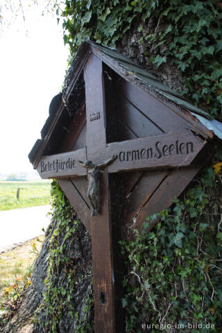 "Betet für die armen Seelen", Wegekreuz bei Aachen-Sief