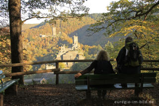 Blick vom Lieserpfad / Eifelsteig auf die Oberburg und Niederburg, Manderscheid