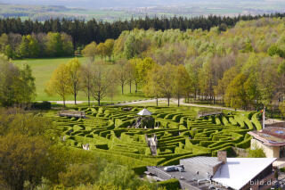 Blick vom Turm beim Dreiländereck auf das Labyrinth