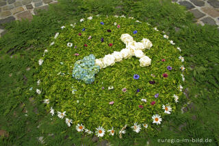 Blumenschmuck in Wahlwiller anlässlich der "Bronk-Prozession"