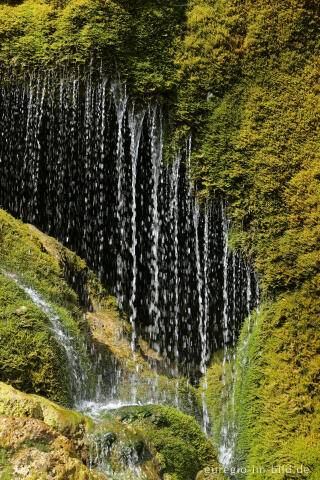 Der Dreimühlen-Wasserfall in der Eifel bei Üxheim Ahütte