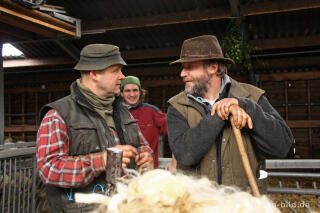 Der Schäfer Ger Lardinois (r.) vom  "Schaapskooi Mergelland"