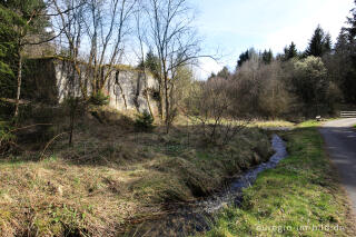 Der Sprengbunker im Fuhrtsbachtal bei Alzen (Höfen)