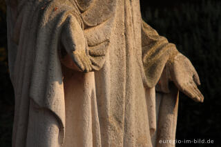 Detail der Marienstatue auf dem Kapellenberg in Raeren, Belgien