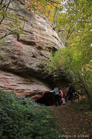 Die Kaulay, ein Sandsteinfelsen bei Kordel (Eifelsteig)