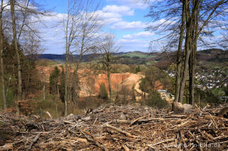 Gerolsteiner Geopark, Blick auf das Akdolit Werk bei Pelm