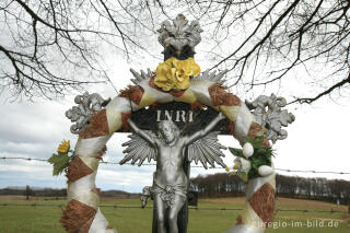 Geschmücktes Wegekreuz in Südlimburg