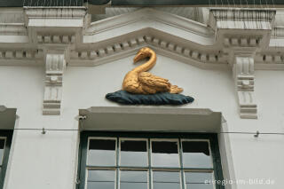 Hausfassade mir goldenem Schwan, Aachen, Markt