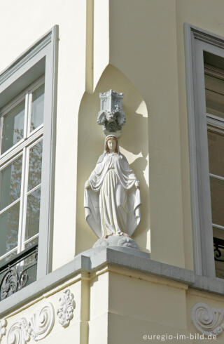 Hausfassade mit Marienfigur, Aachen - Zentrum