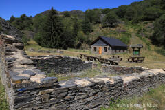 Historische Schiefergrube im Kaulenbachtal, Herrenwiese mit dem restaurierten Spalthaus