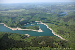 Luftaufnahme vom Urftsee mit Obersee