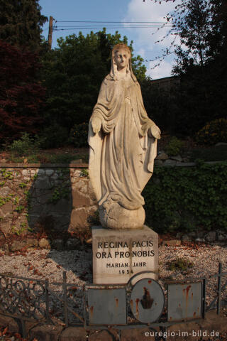 Marienstatue auf dem Kapellenberg in Raeren, Belgien